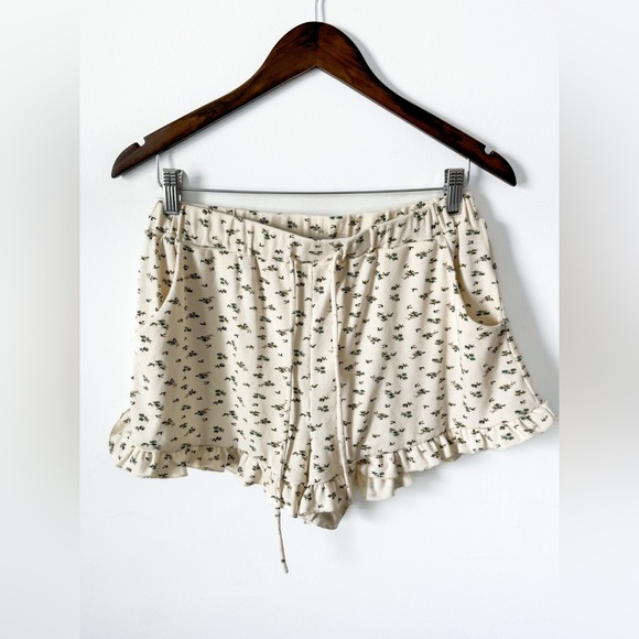 Akaiv Floral Ribbed Shorts - Picture 1 of 5